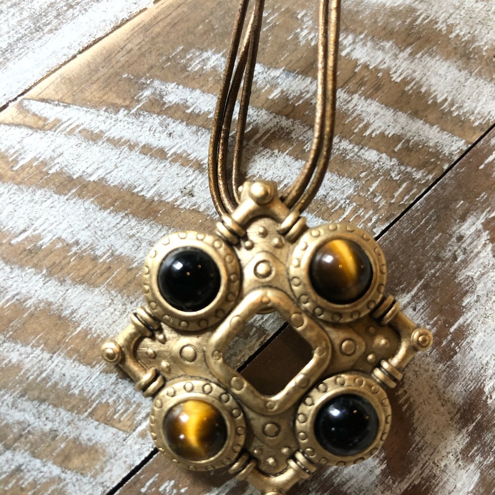 Leather pendent necklace - Picture 3 of 8